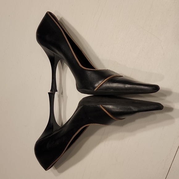 BCBG Gorgeous Pointed Toe Heels - Picture 8 of 10